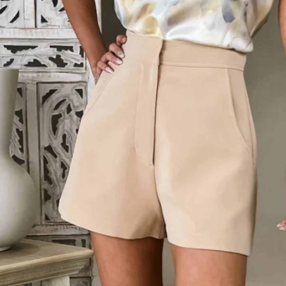 Amanda Uprichard High Waisted shorts • small NWT